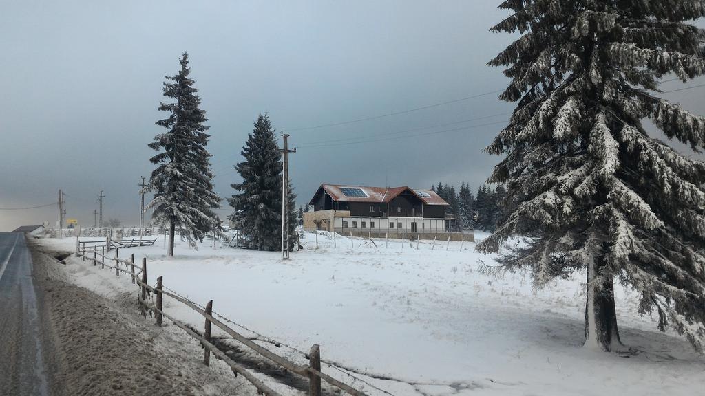 Pensiunea Agroturistica Eden Piatra Fantanele Bagian luar foto
